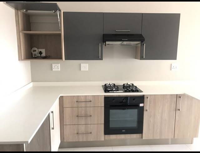 2 BEDROOM TOWNHOUSE FOR SALE IN MIDRIDGE PARK